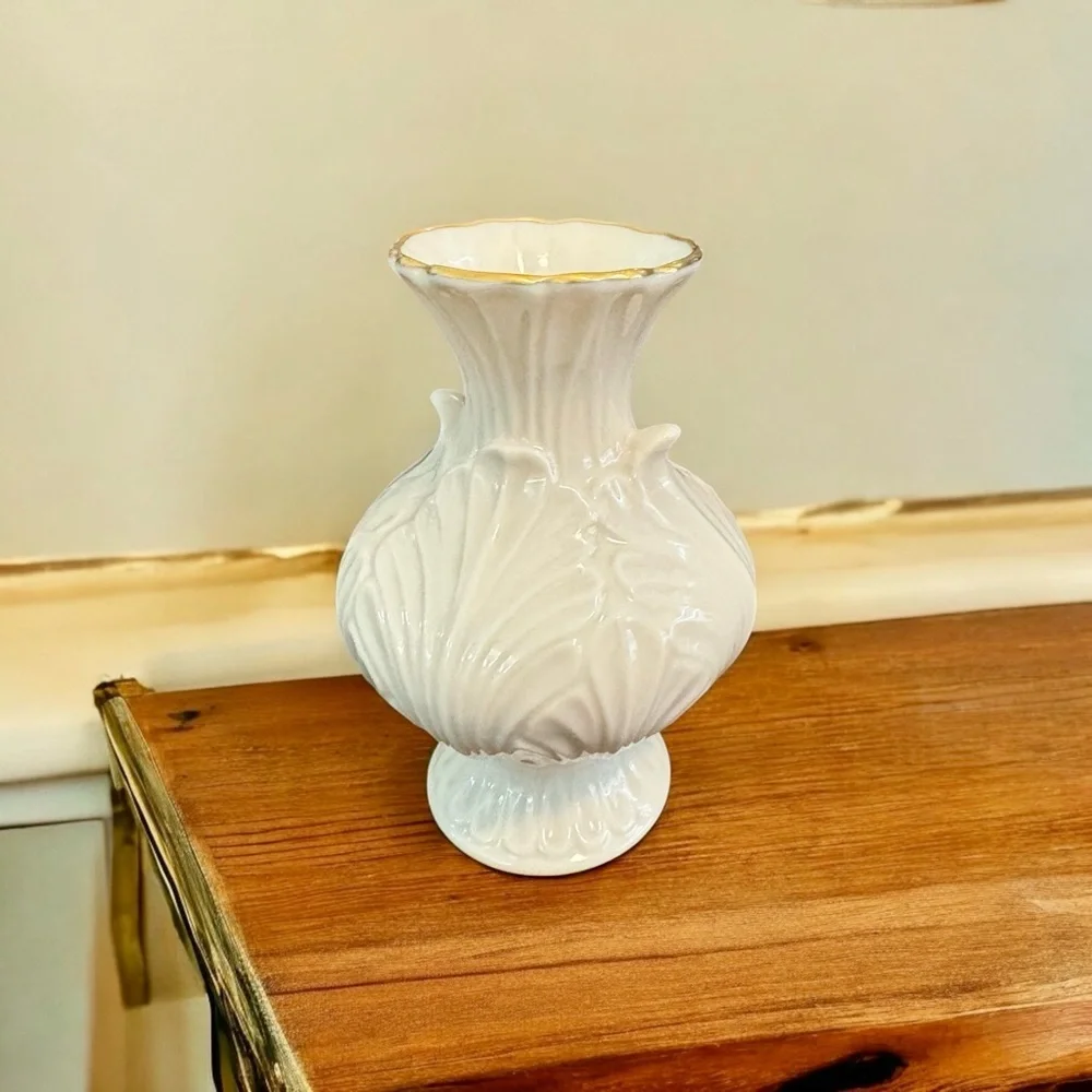 Lenox USA Elfin Collection 4.5” Bud Vase with 24k Trim